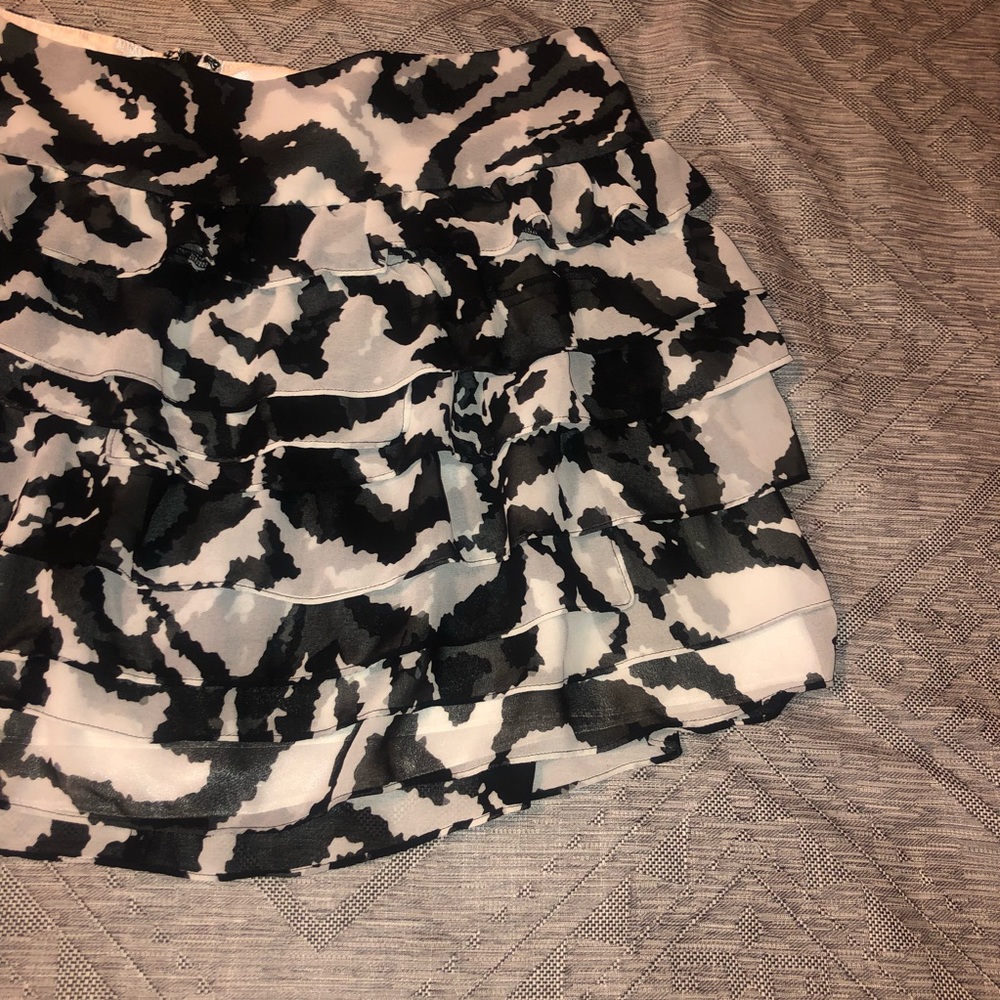 Express Skirt - Picture 3 of 8